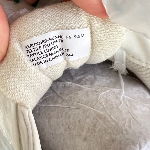 💫 White and gold sneakers - Picture 8 of 15